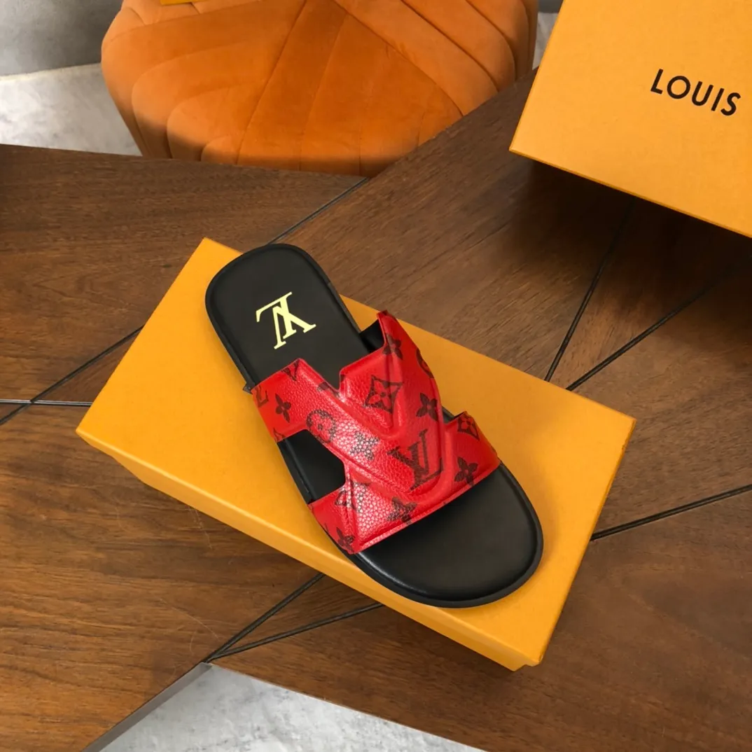 Factory price: 270💰LV counters are selling new brand luxury men's slippers, casual, loose and comfortable. The must-have model in the picture above [Happy][Happy], multiple colors available Size: 38-44, customized 45